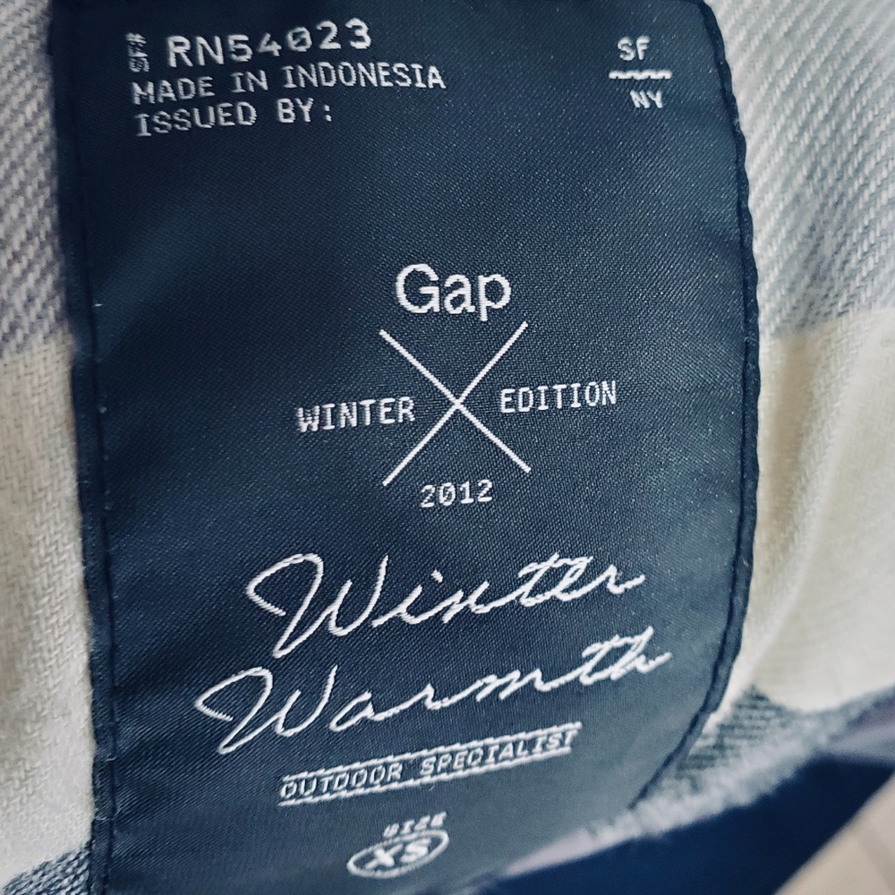 GAP Gray Vest - Picture 6 of 6